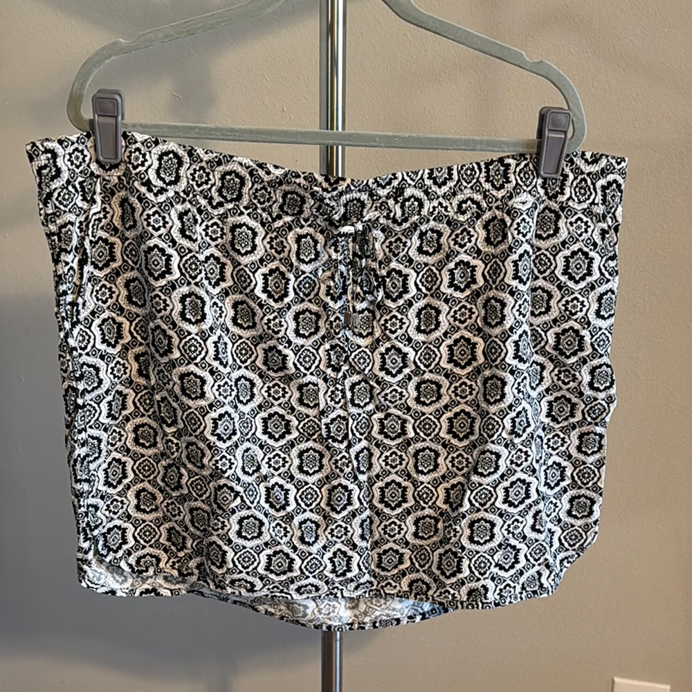 Old Navy Black and White Bubble Mini Skirt